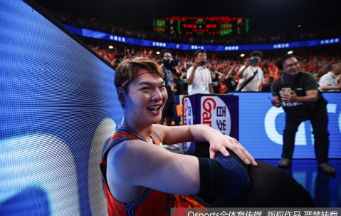 开云-卢伟：王哲林愿意为球队做任何贡献 信任、团结是夺冠的关键因素